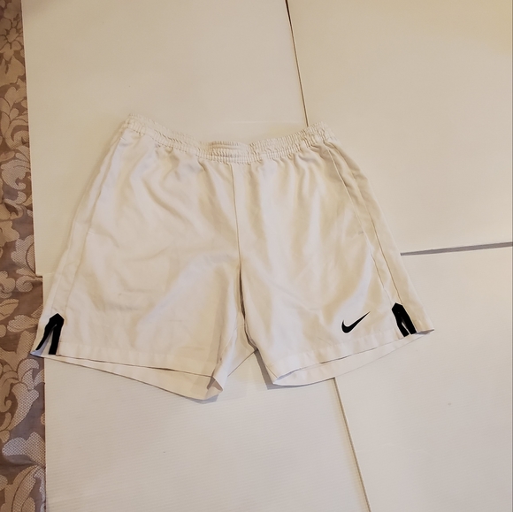 SOLD Nike Women's White Dry Fit Athletic Medium Short Eleastic Band - Picture 2 of 7